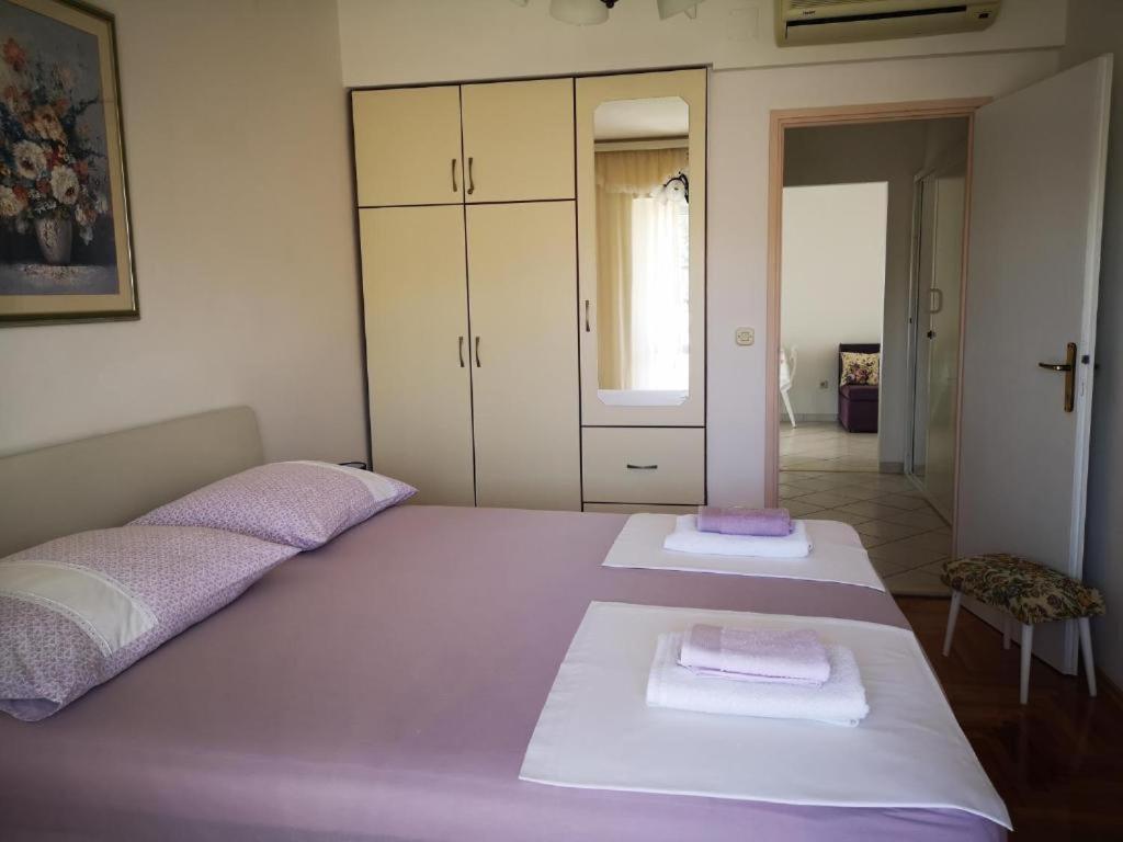Prosperina Hvar 2 *